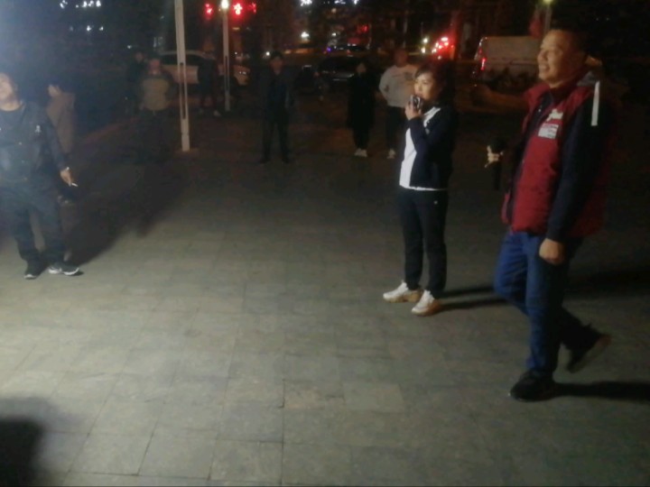 现场男观众,女观众翻唱高安,纳兰珠儿歌曲《花桥流水》(安卓点歌)