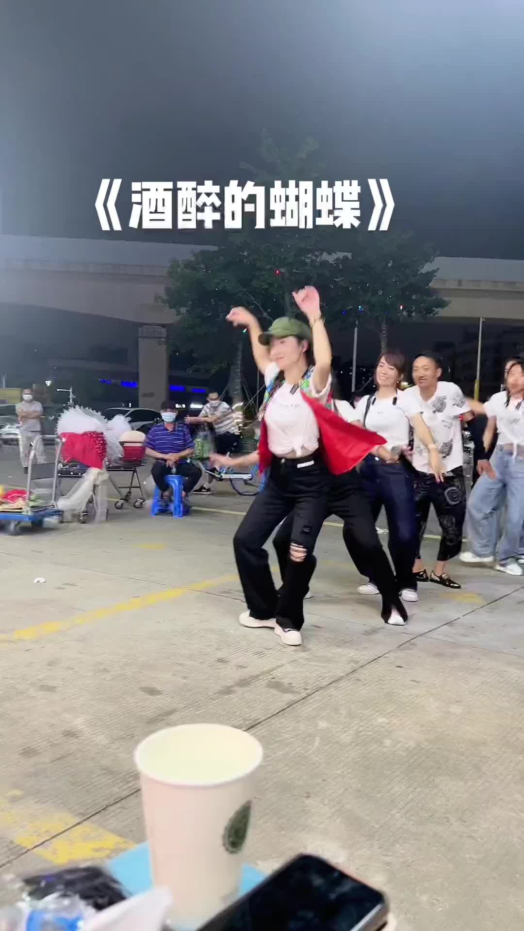 不一样的蝴蝶有没有让你着迷王大宝飞虎队百变小飞飞虎队每晚七点