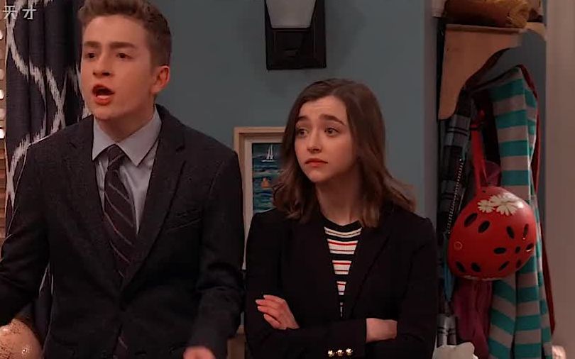 三个孩子都认为自己最厉害妹妹在旁边笑笑不说话天生不配美剧小天才