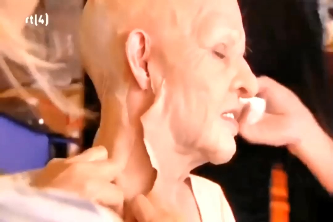 老太太撕开面具变回小姐姐---易容术人皮面具644