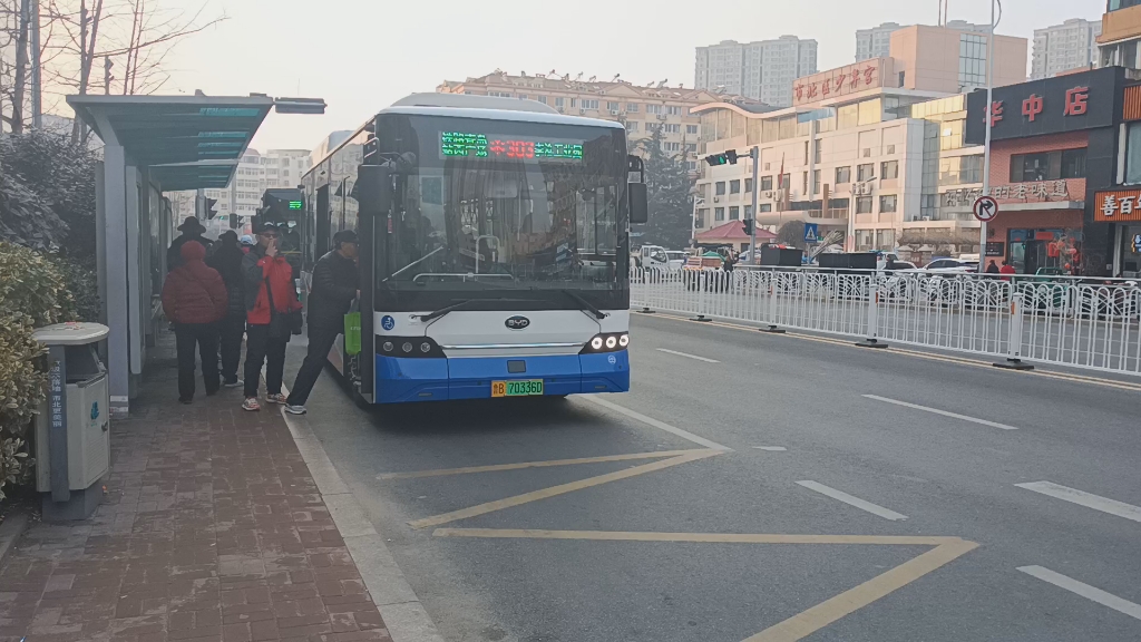 青岛公交303路比亚迪b8389路替跑303路泰山路益都路出站