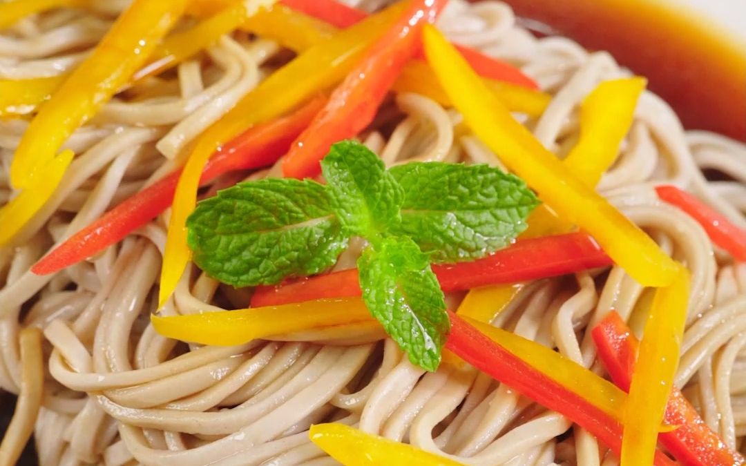 大厨教你几块钱搞定夏天必吃的油醋汁拌面 ,酸甜解腻又开胃,有手就会