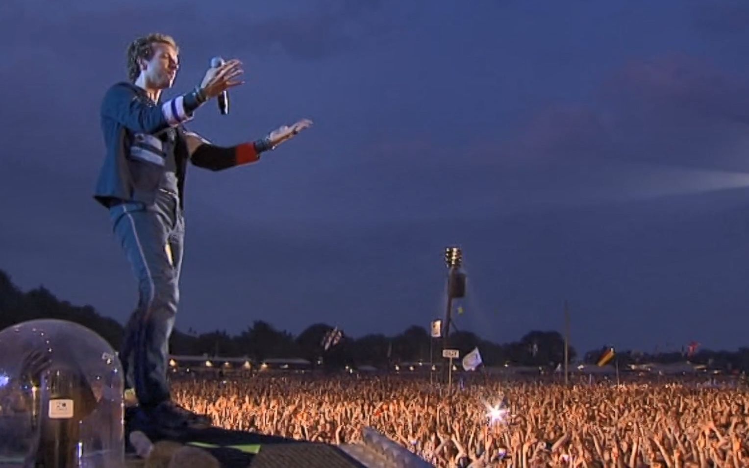 [图]Coldplay - In My Place, Strawberry Swing, Viva La Vida (Roskilde Festival 2009)