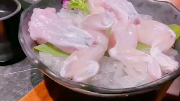 刚买的青蛙肉还会动一个赞生吃一个