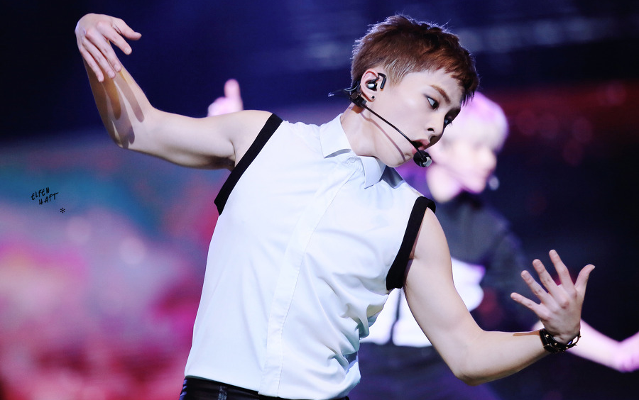 150530-31 the exoluxion in shanghai 蝴蝶少女(dont go) xiumin