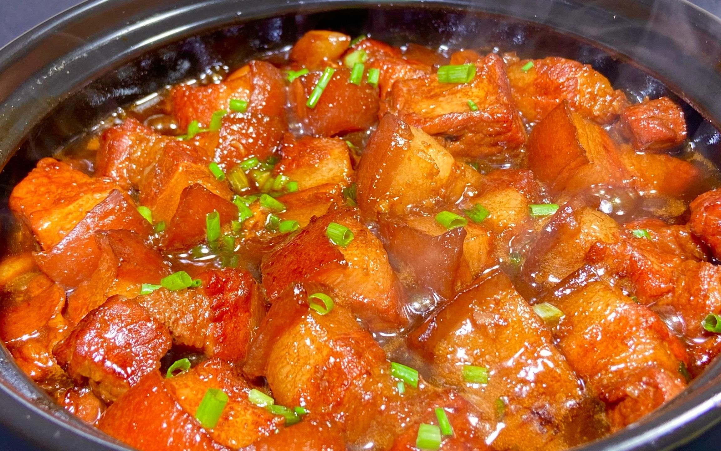 活动  五花肉往砂锅里一扔,出锅色泽红润肥而不腻,看着就流口水好吃