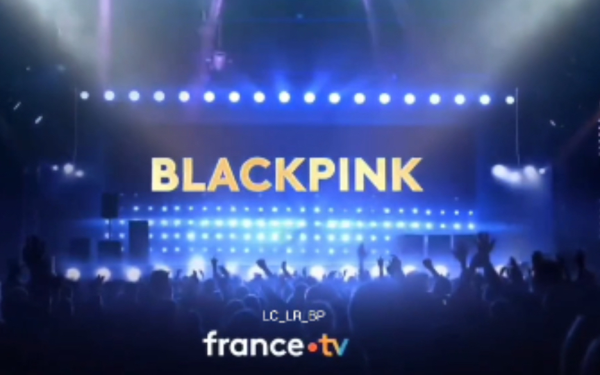 Blackpink 出现在法国最大和最著名的慈善机构“Piece Jaune”首演的音乐会表演者名单上.哔哩哔哩bilibili