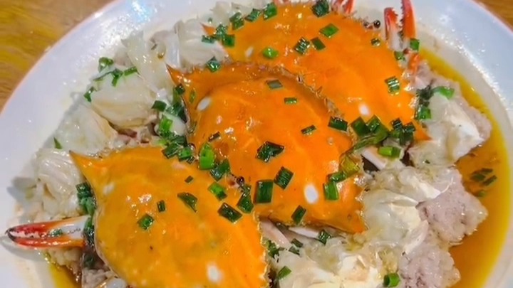 梭子蟹蒸肉饼,椒盐扇子骨,肉末粉丝煲,干煸鸭头,面包蟹中咖.