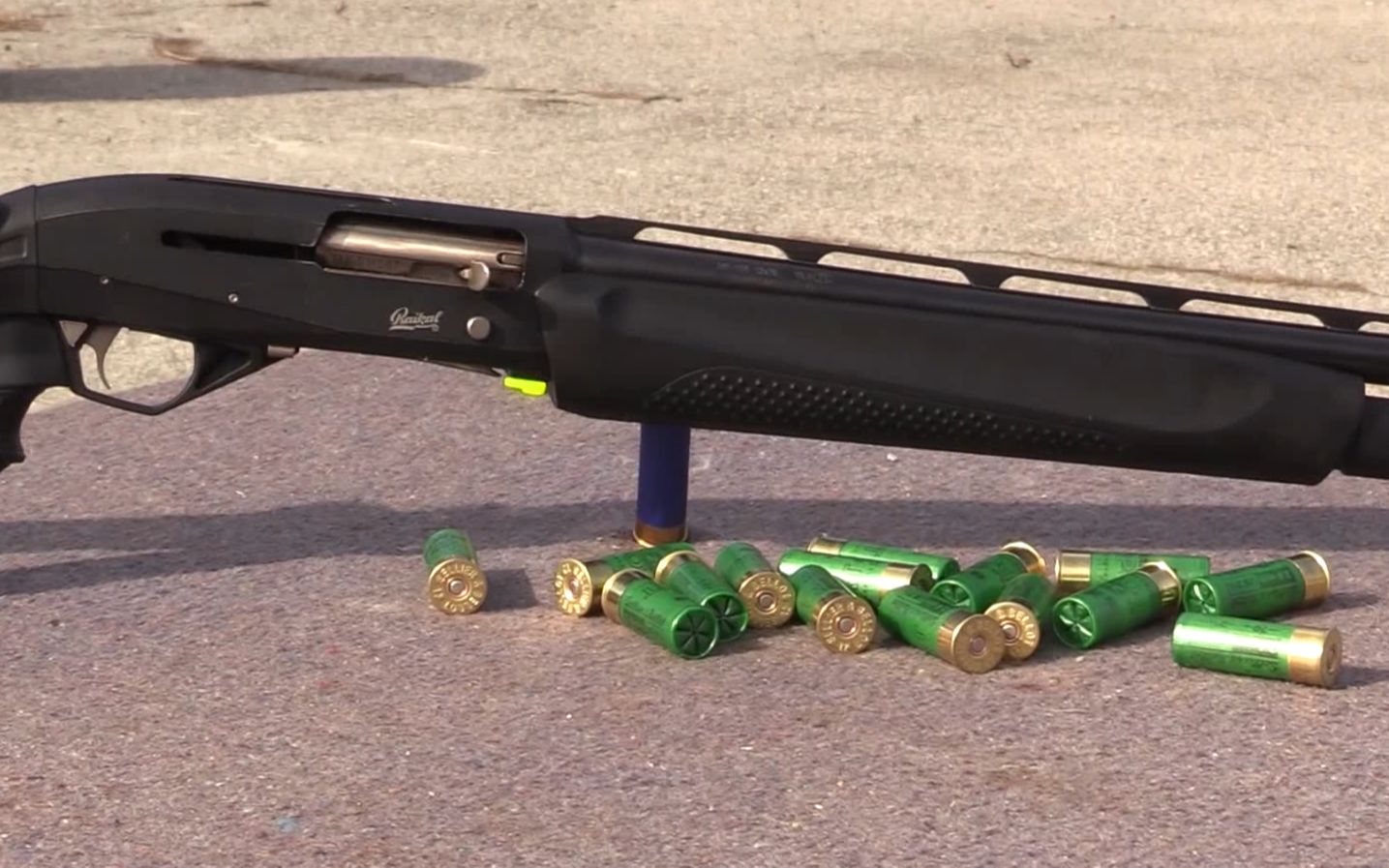 贝加尔mp-155霰弹枪,加装绿色霰弹,户外靶场射击实测!