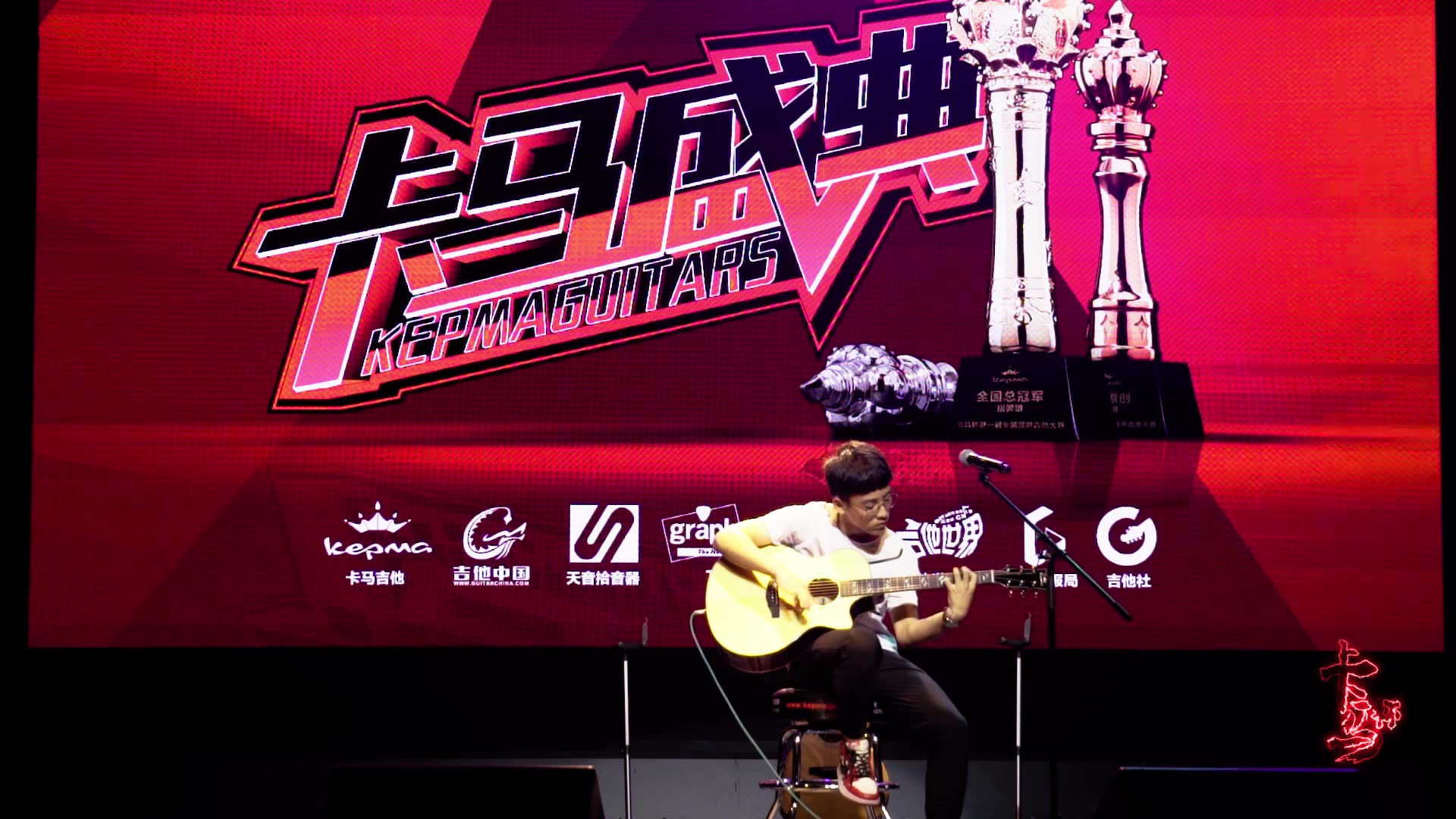 初中小男孩阮文轩大秀指弹技巧 drifting 2018卡马杯全国总决赛