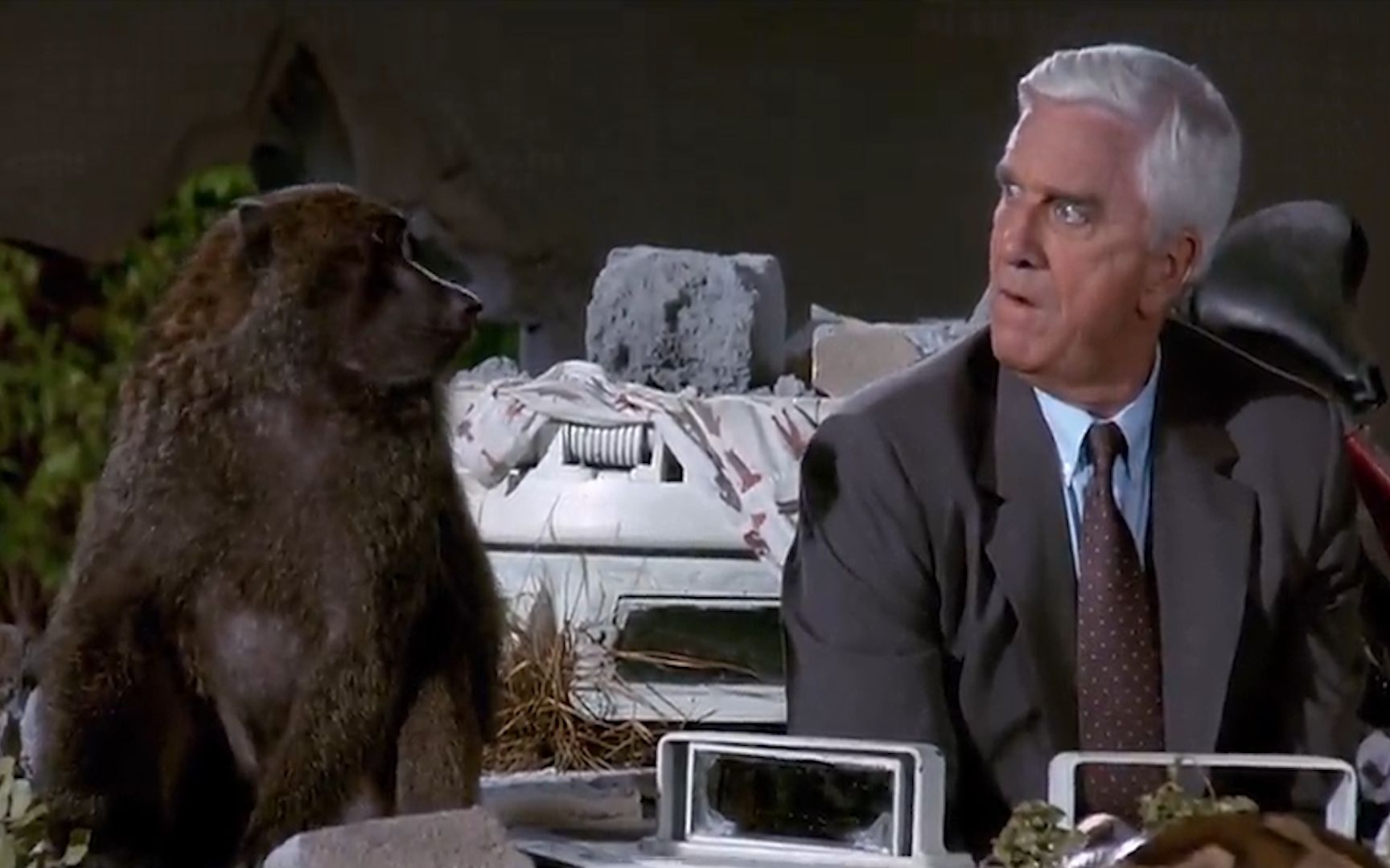 白头神探:美国无厘头电影鼻祖,经典片段,笑到停不下来!