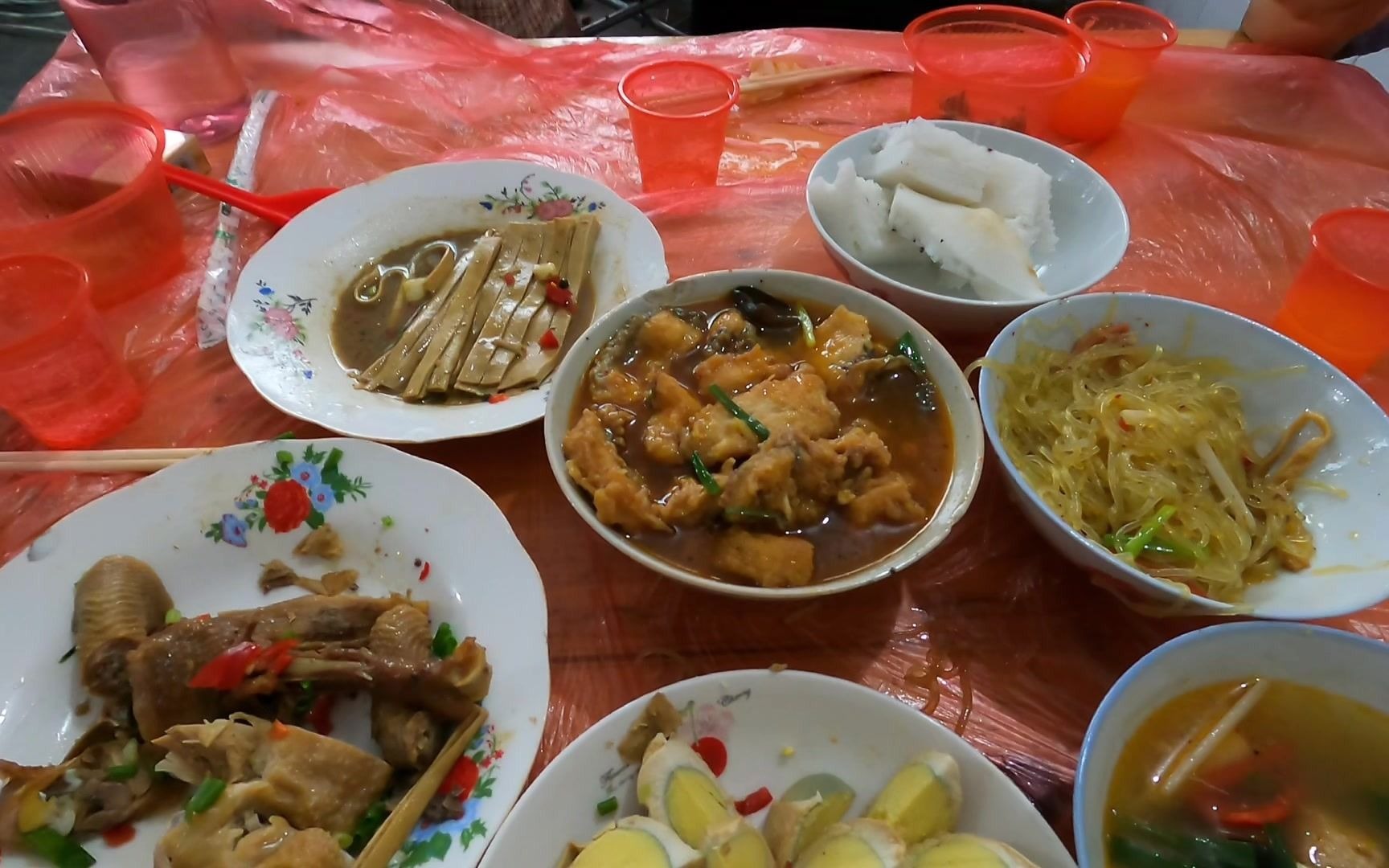 活动  老淡去参加双胞胎宝宝百日宴,尝仙桃特色美食,沔阳酒席十二大碗