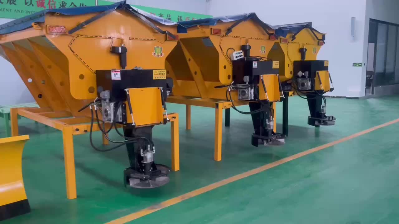 工程修路灰粉料撒布机 自走式路面撒灰车 冬季融雪撒布车