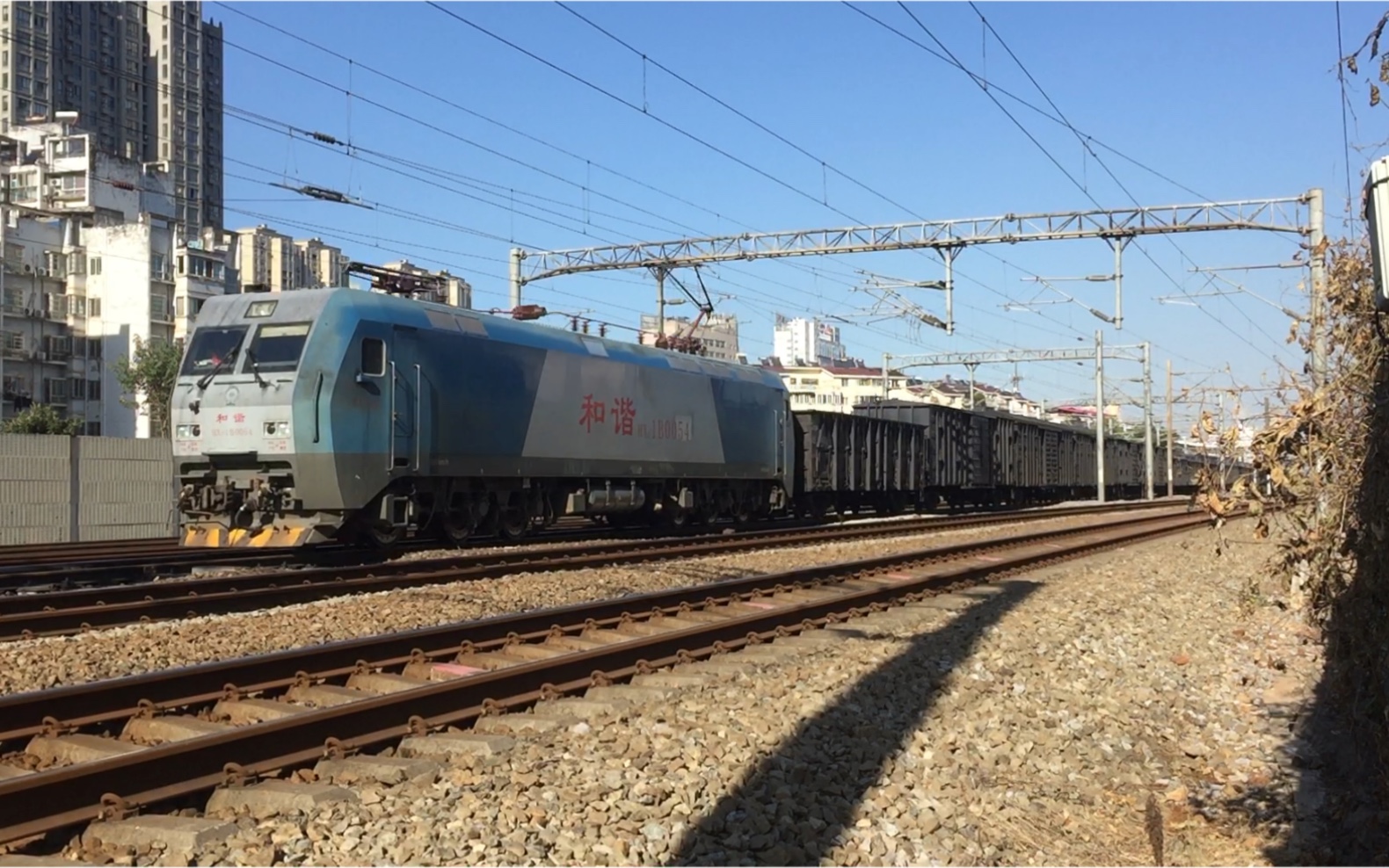 【京九线】南局向段hxd1b0054担当电力23117次本务机车九江站5道通过