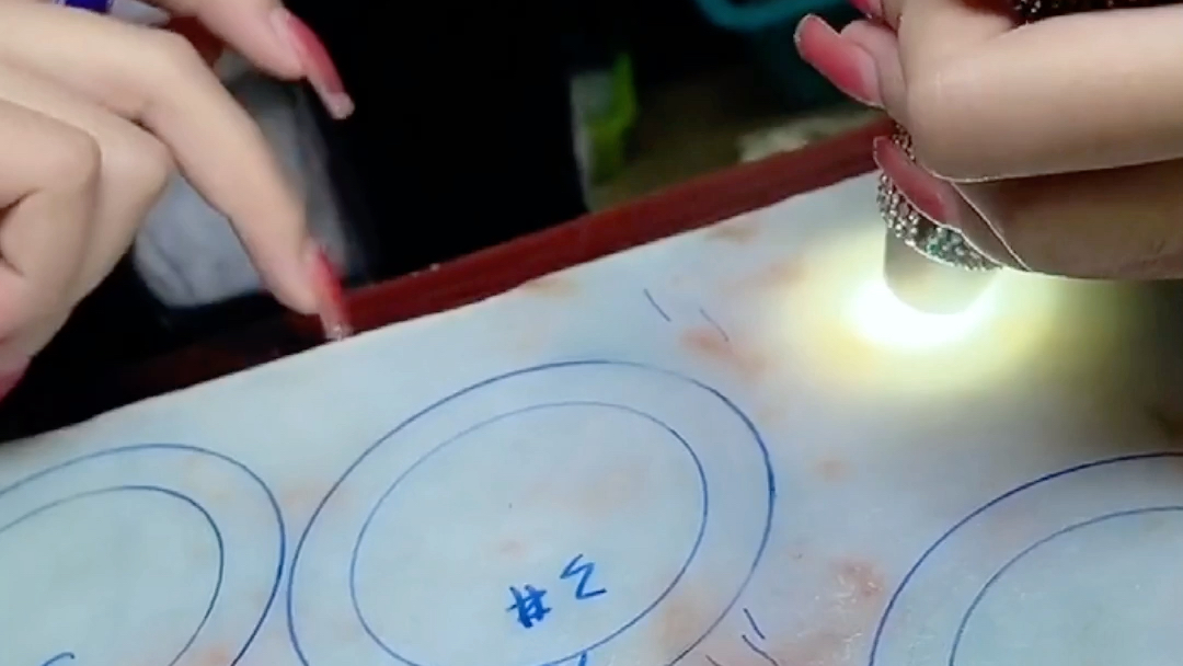 我,就是这样的刘思懿,心里只有怎么做好翡翠.