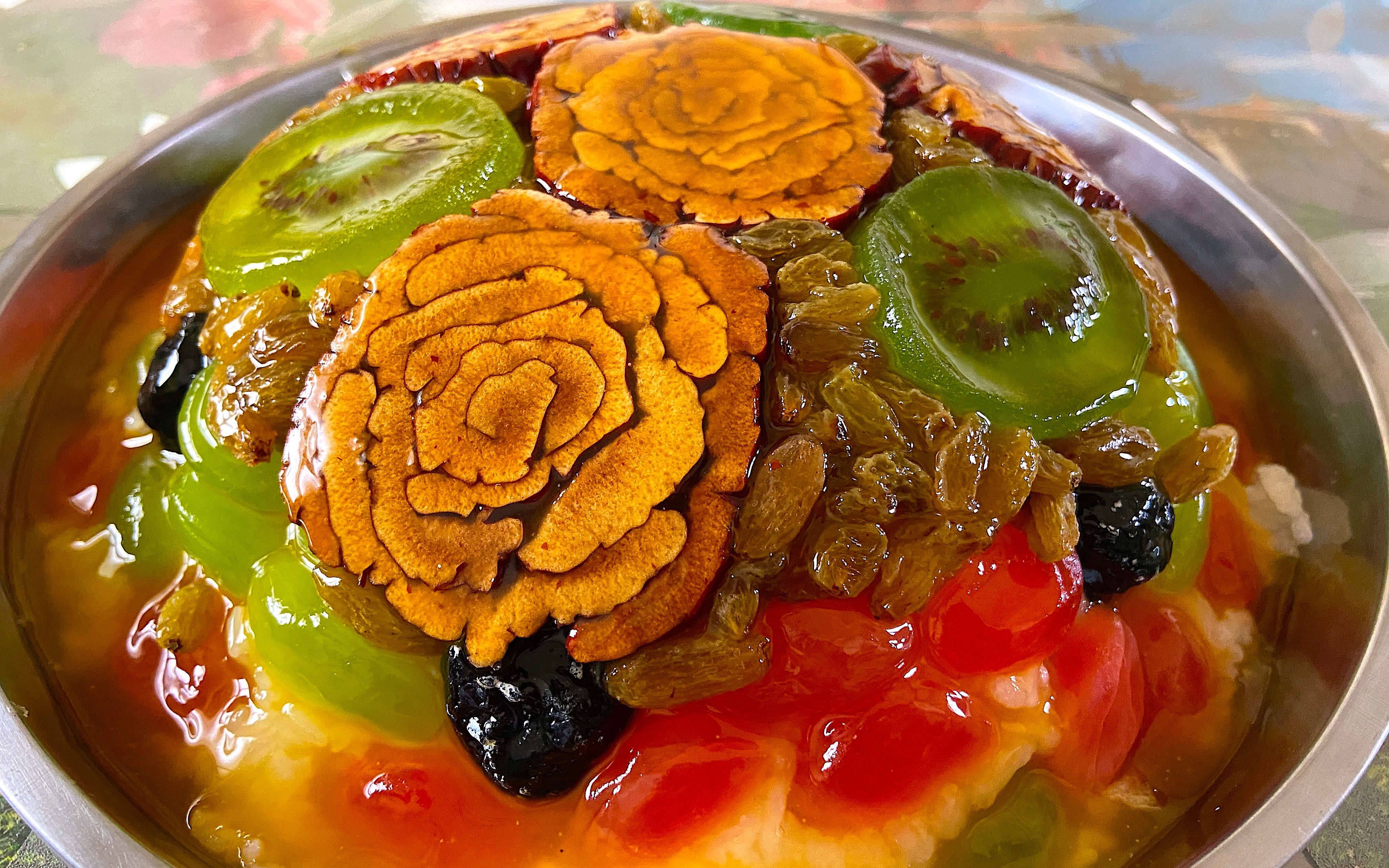 青海特色美食"八宝饭",小哥教你这样做,色彩斑斓软糯香甜