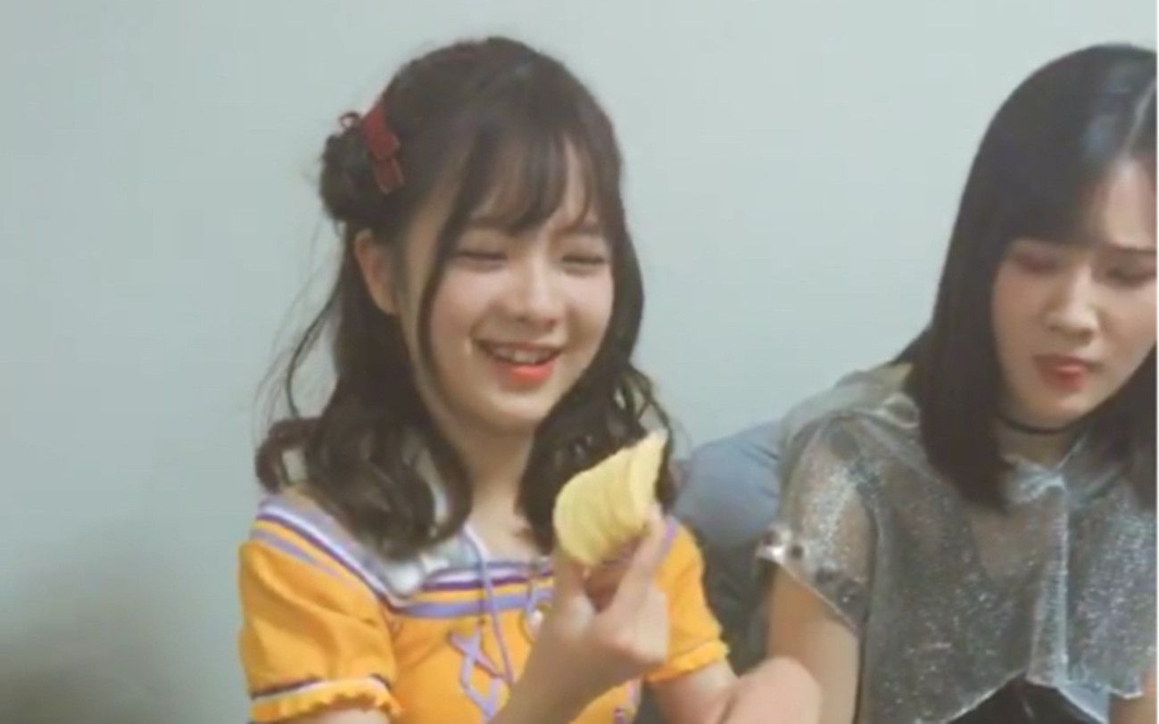 林忆宁还薯片_哔哩哔哩_bilibili