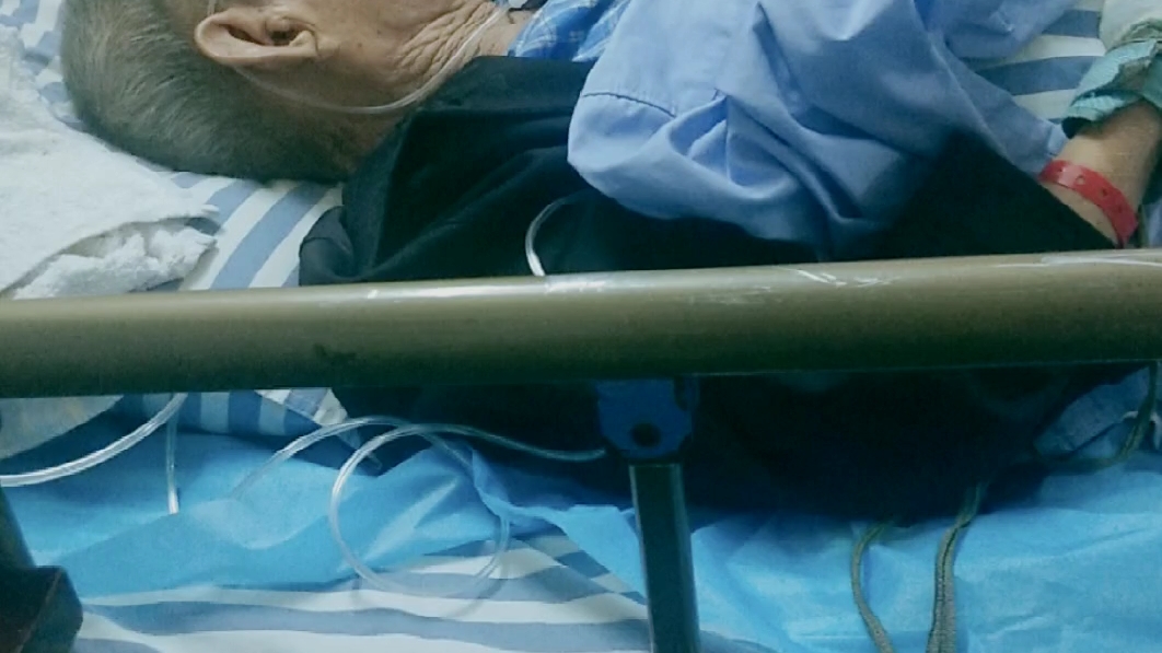80岁老人住院图片