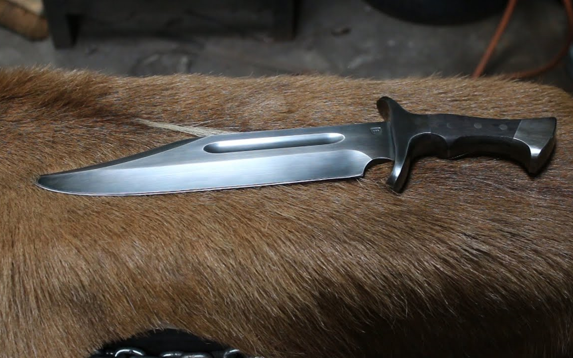 锻造一把26厘米长的大博依刀 forging a 26 cm bowie knife, the