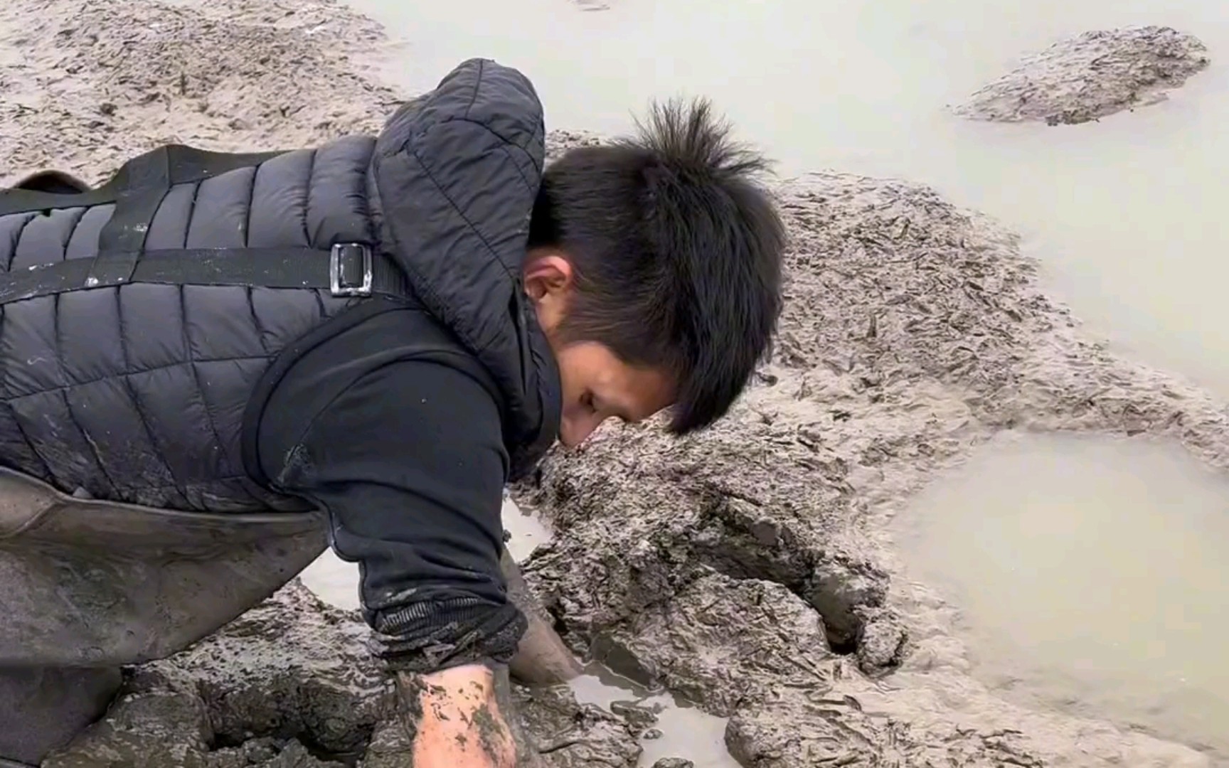 谁越来越少了,鳝鱼越来越多越来越大,这次应该要上岸带拐弯了,亏不了.