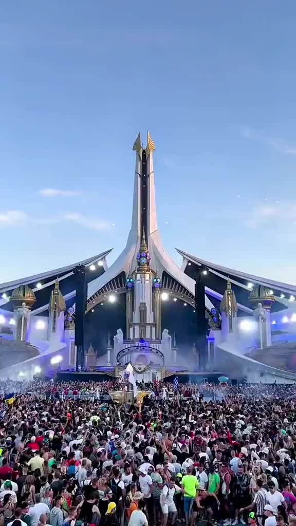 感觉比利时tml电音节舞台好像不错又好像差点意思你们觉得呢关