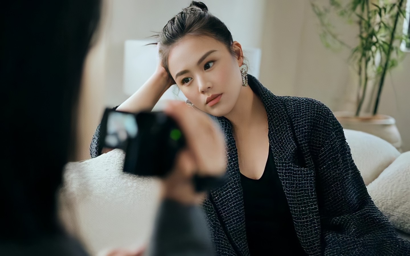 马思纯近照曝光,脸小一圈回到颜值巅峰,网友喊话:抛弃恋爱搞事业