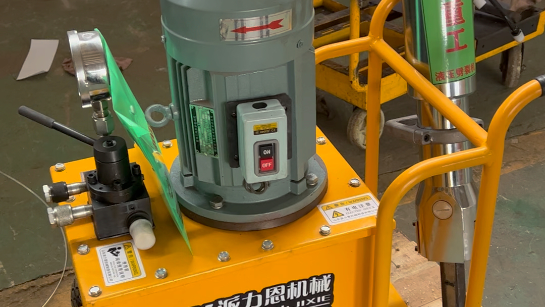 岩石劈裂机液压劈裂棒矿山开采静态爆破 液压劈裂机破桩头 混泥土破碎