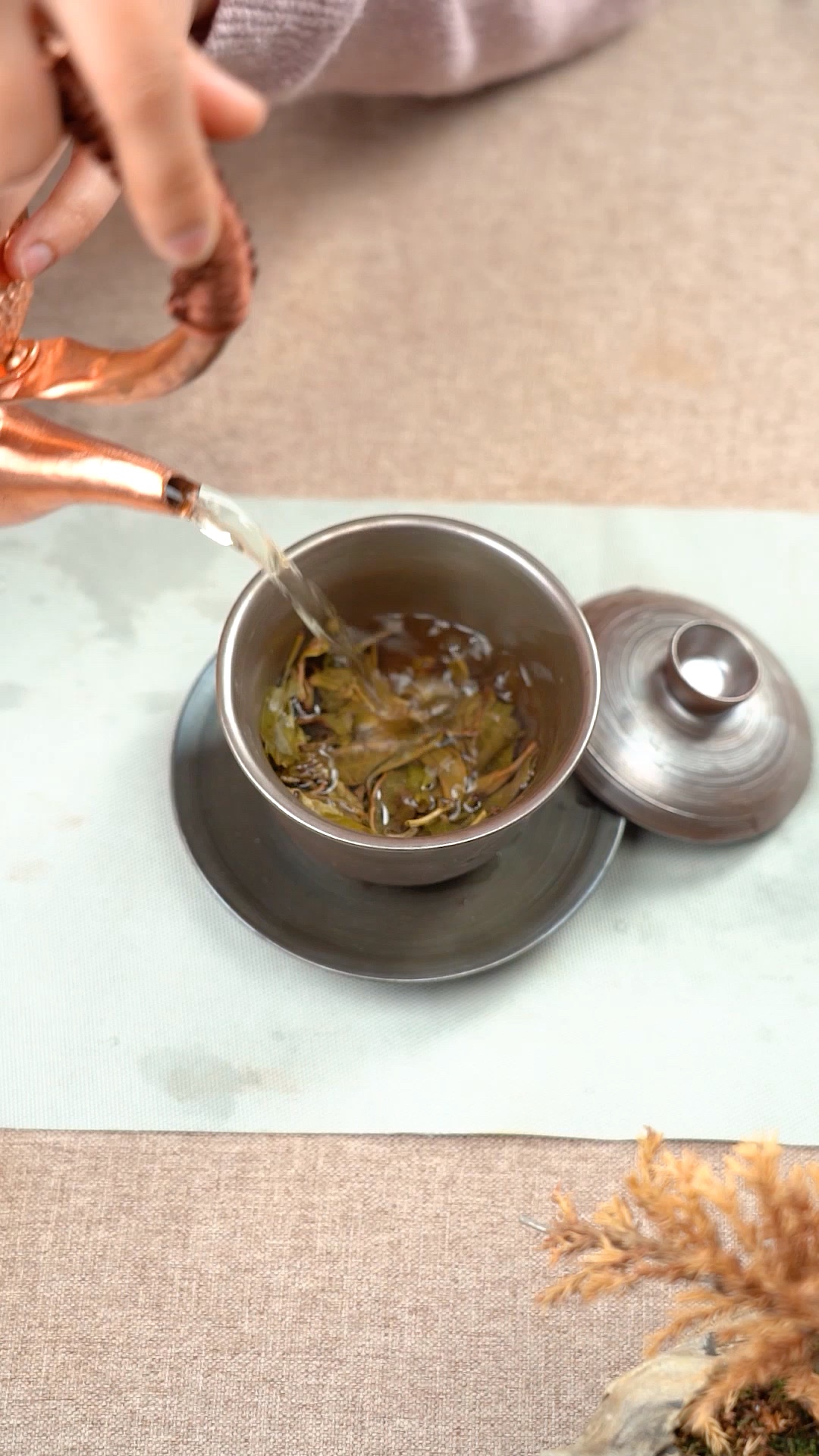 凤凰三点头寓意三鞠躬表达主人对客人有敬