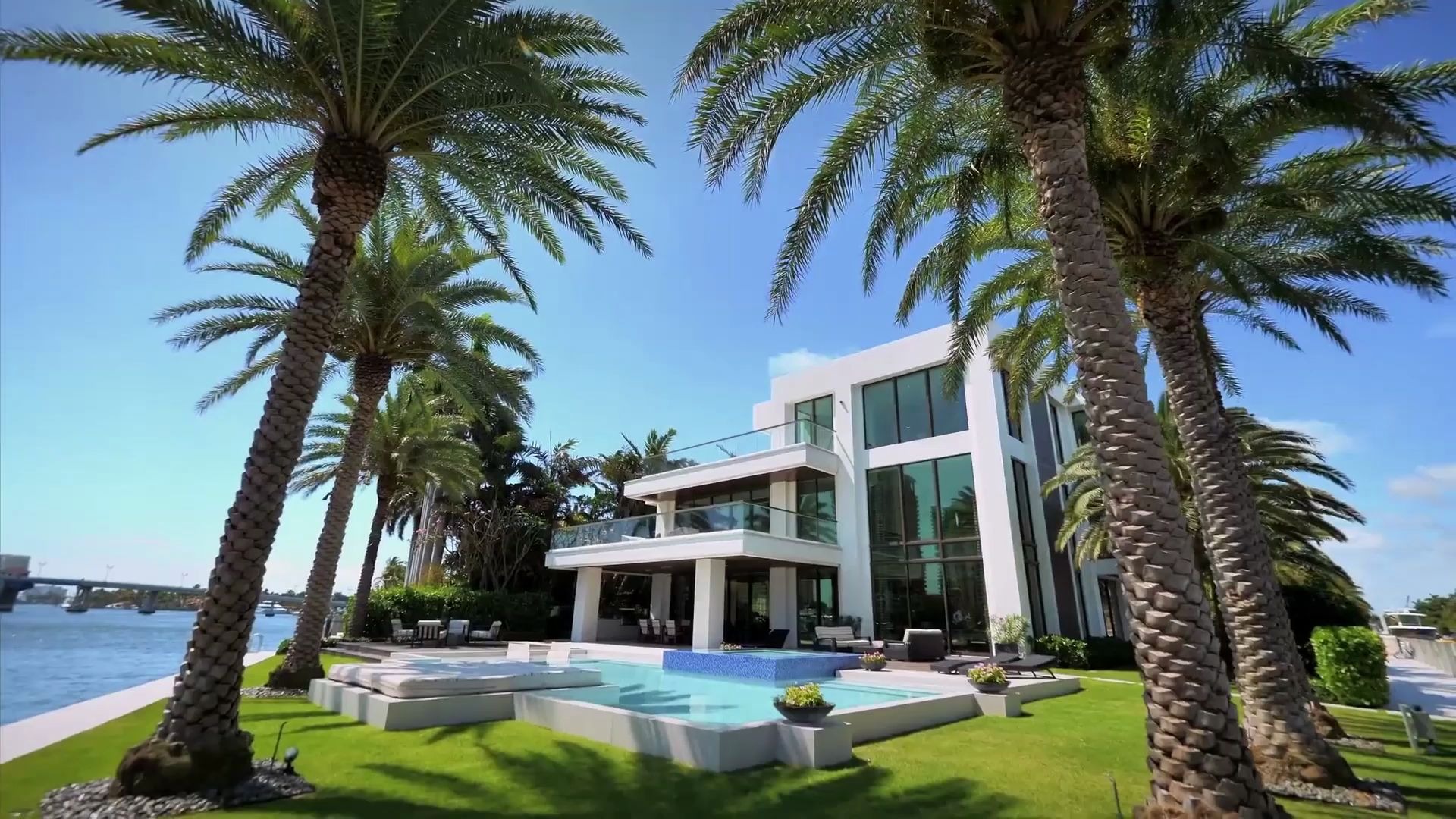 中国富二代在国外花5亿,购置海景别墅,内饰装修堪比皇宫