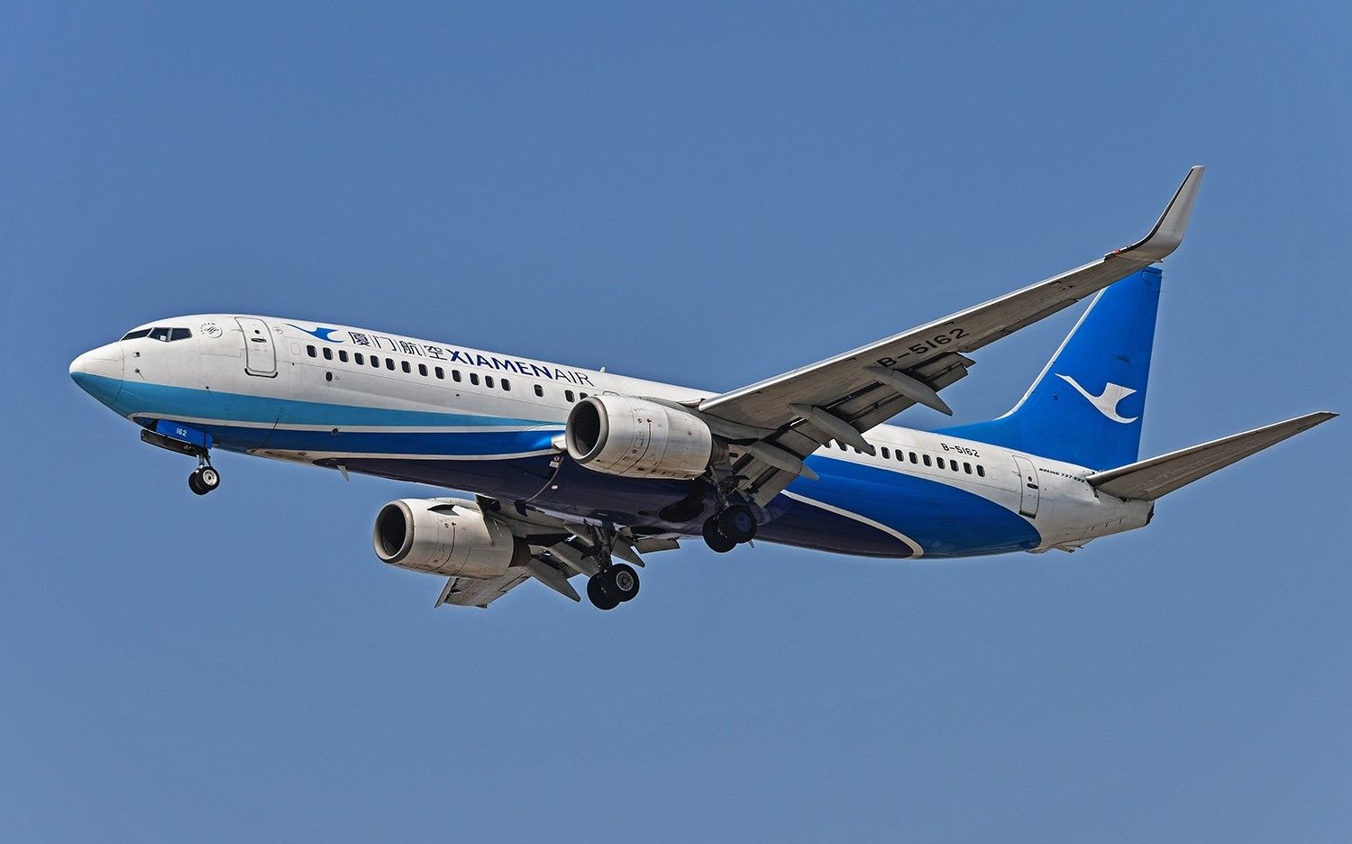 厦门航空mf839夜航降落大阪关西国际06跑道