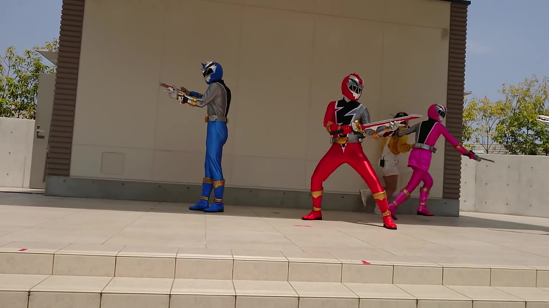 骑士龙战队龙装者 舞台剧騎士竜戦隊リュウソウジャーショー.mp4