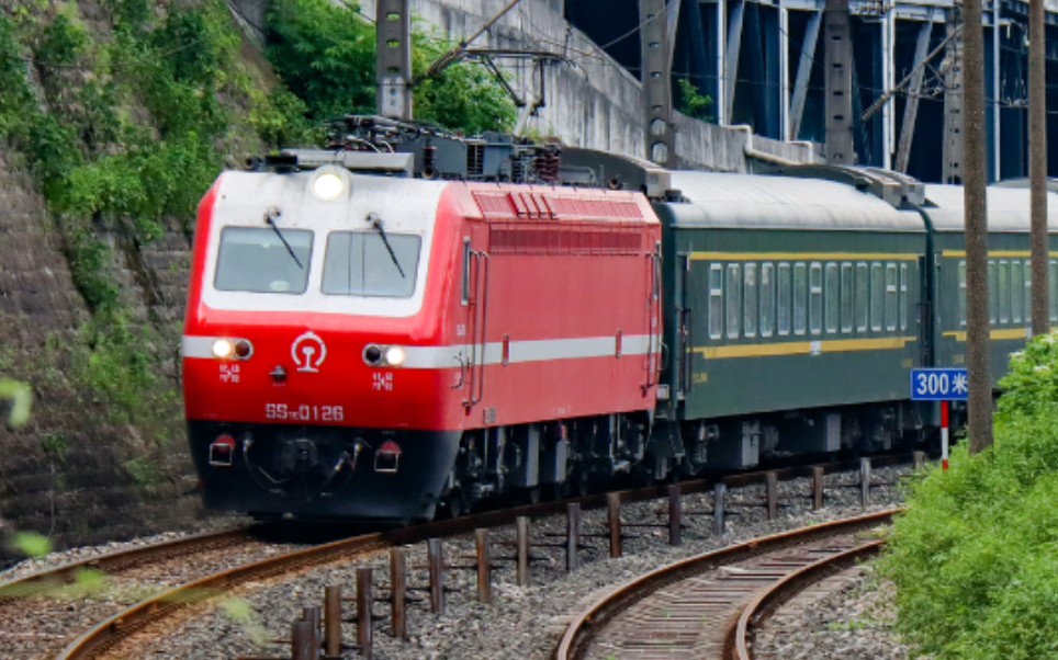 【成渝铁路】兰局兰段ss7e0126牵引客车k679(重庆-乌鲁木齐)重庆南站