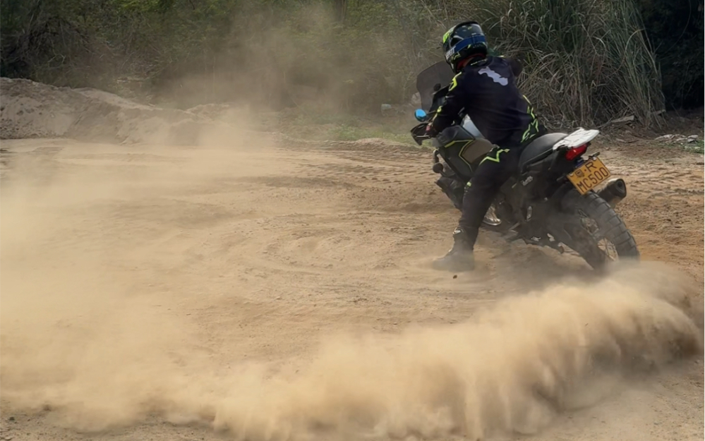 如果川崎x300是硬派adv就很好玩了