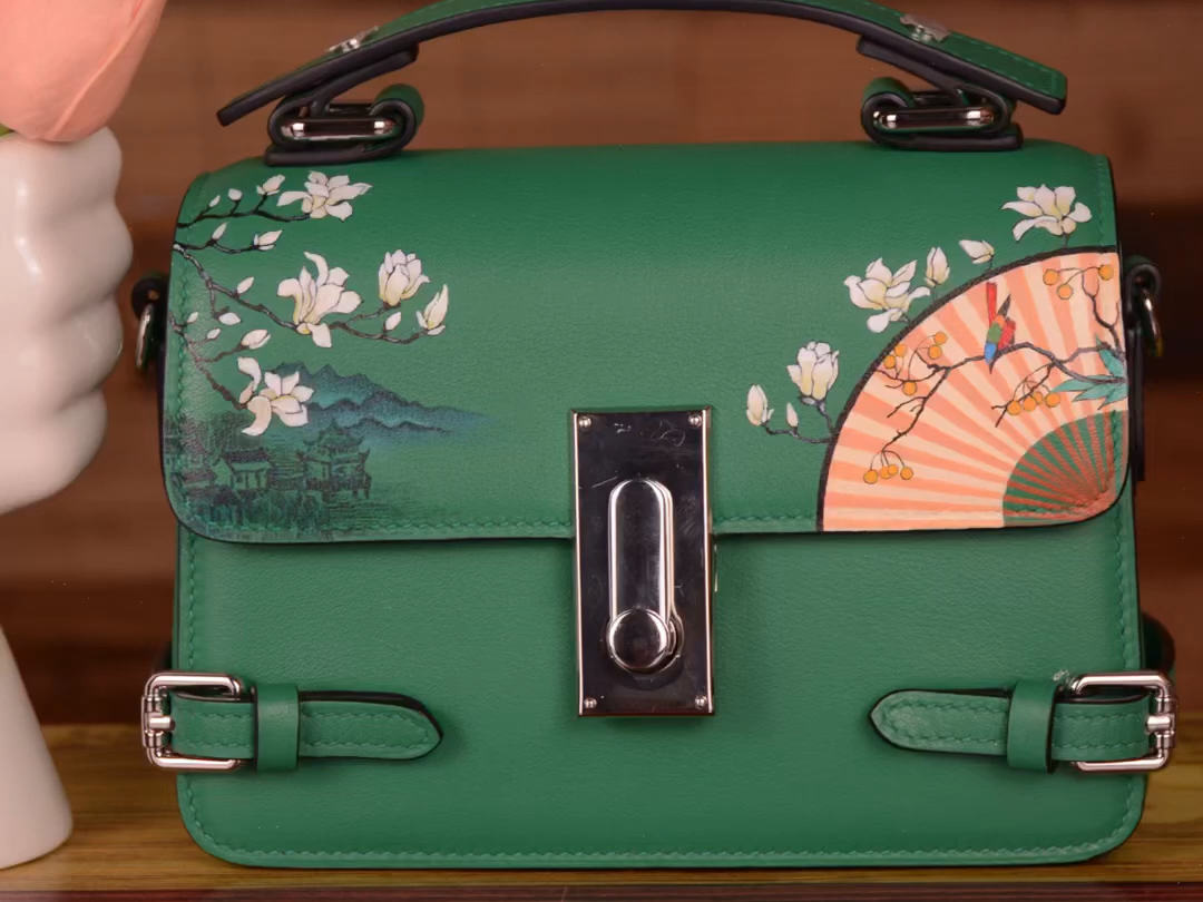 古风古韵的一只小包包,搭配彩绘这只包包有人喜欢吗#女包 #包包 #手工