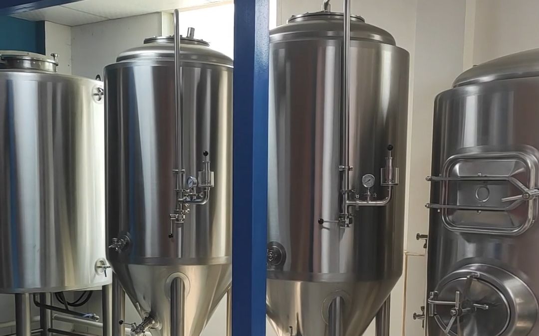 赫尔曼500l酒吧用精酿啤酒设备,啤酒设备生产线源头供应商