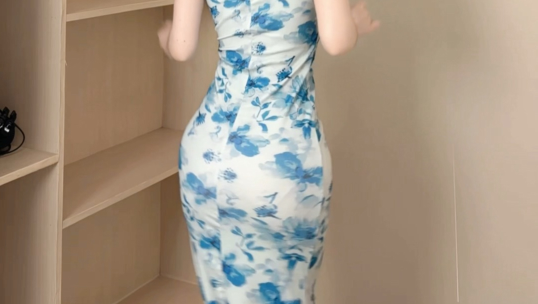 青花瓷返场啦展示一下美背～