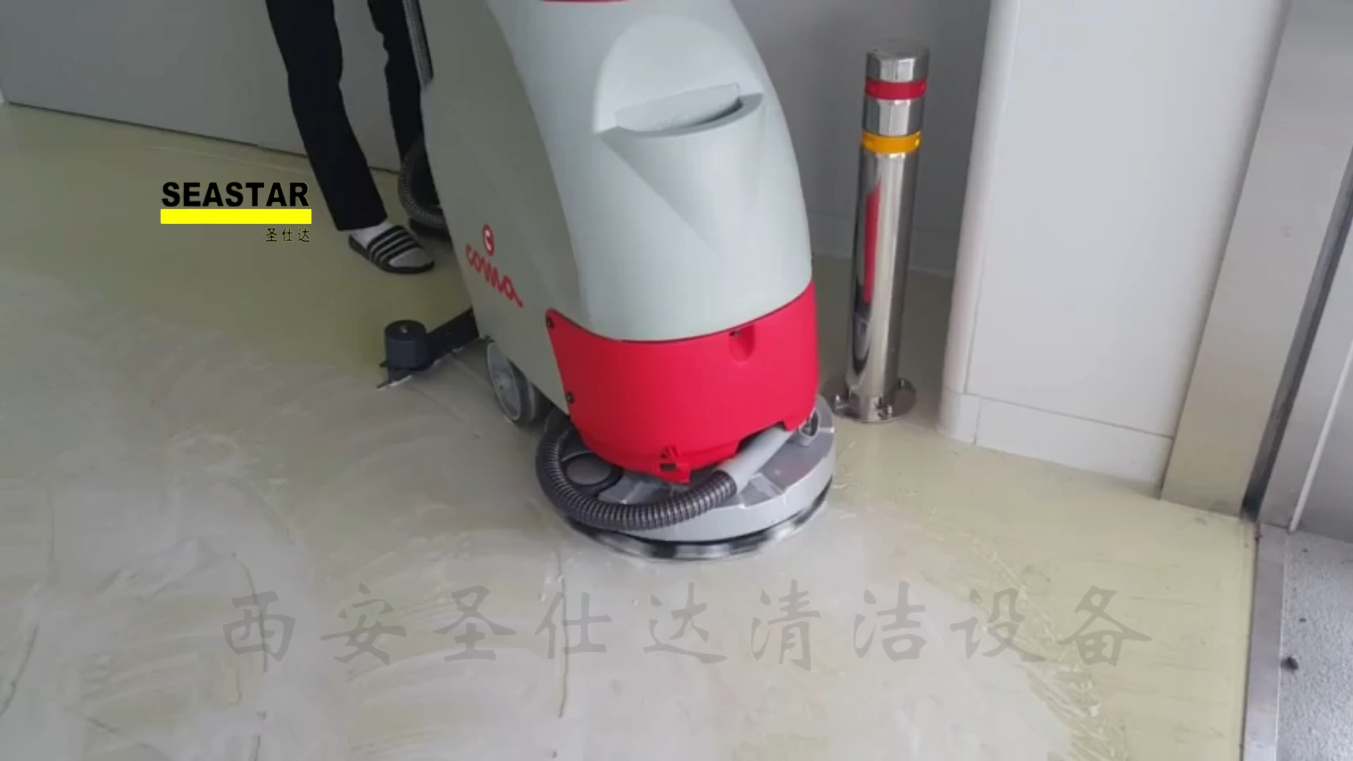 西安商洛渭南咸阳食品厂地坪清洁设备,手推式洗地机l20b,意大利科迈柯