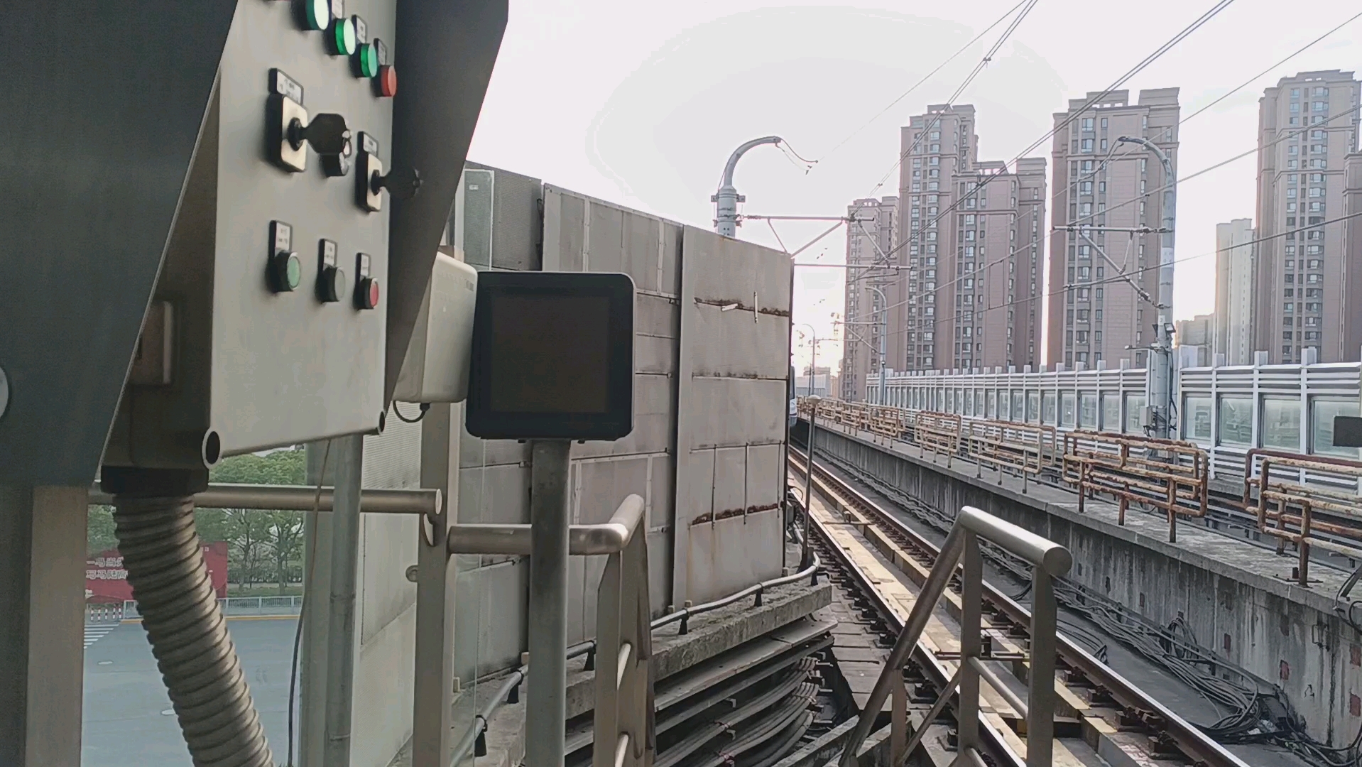 上海地铁11号线11a01型列车马陆站进站