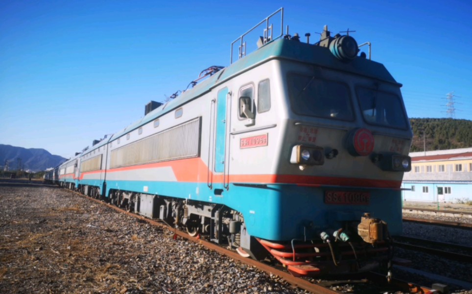 探访停在石景山站的ss4g电力机车