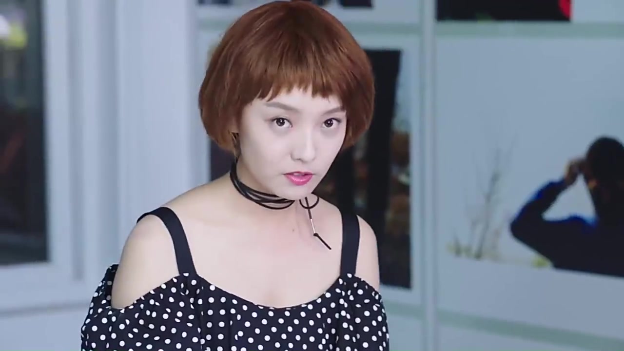 陈铮来接上课的陈雅怡回家,雅怡一见面就问他还钱,真逗