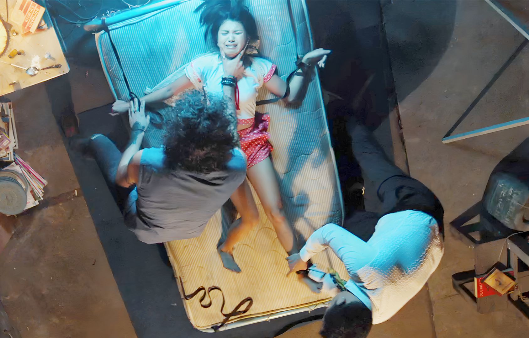 女孩去缅北奔现，结果被人囚禁，现场不忍心看！