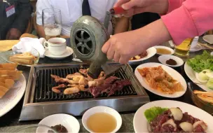 Tải video: 朝鲜！以前在秋天的时候，到妙香山里烤牛肉！