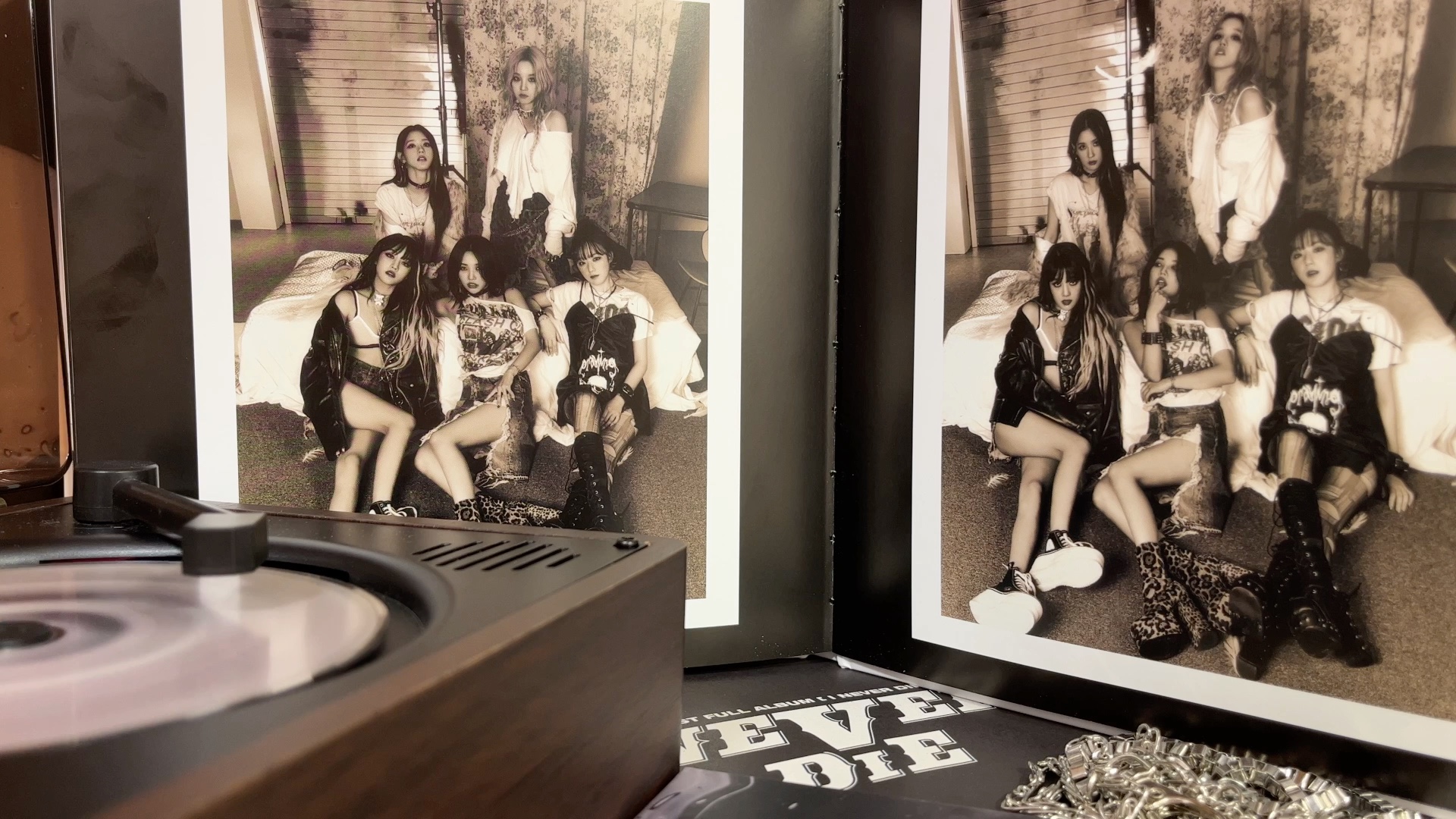 gidle女娃正规一专辑——tomboy(未消音版)