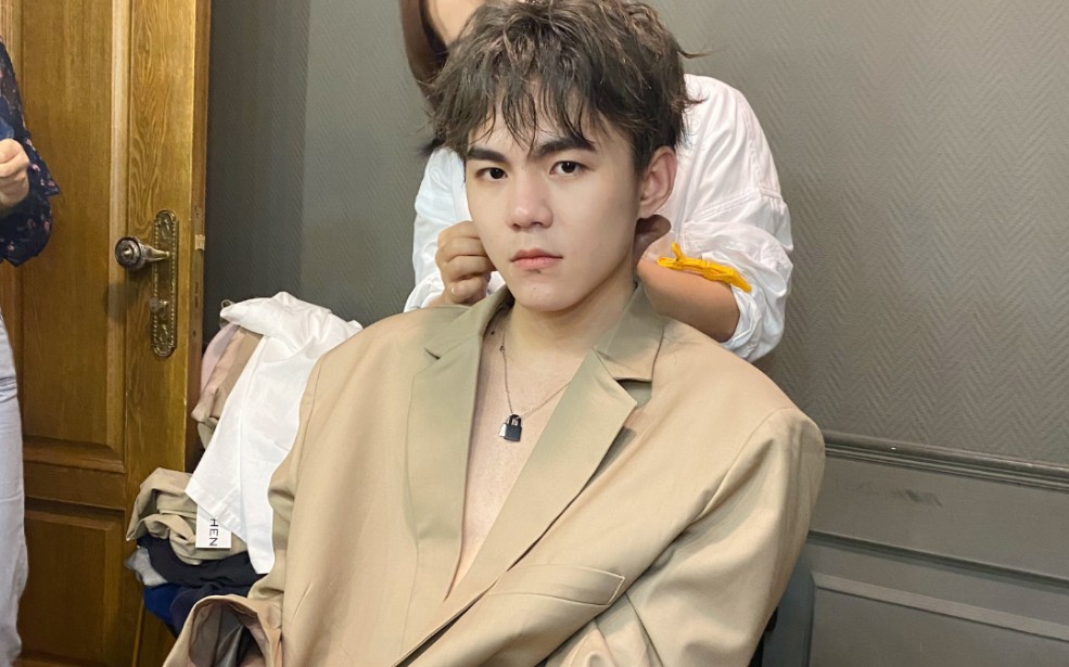 estar诺言拍摄花絮烫头的哥哥魅力值max哥哥明明很瘦