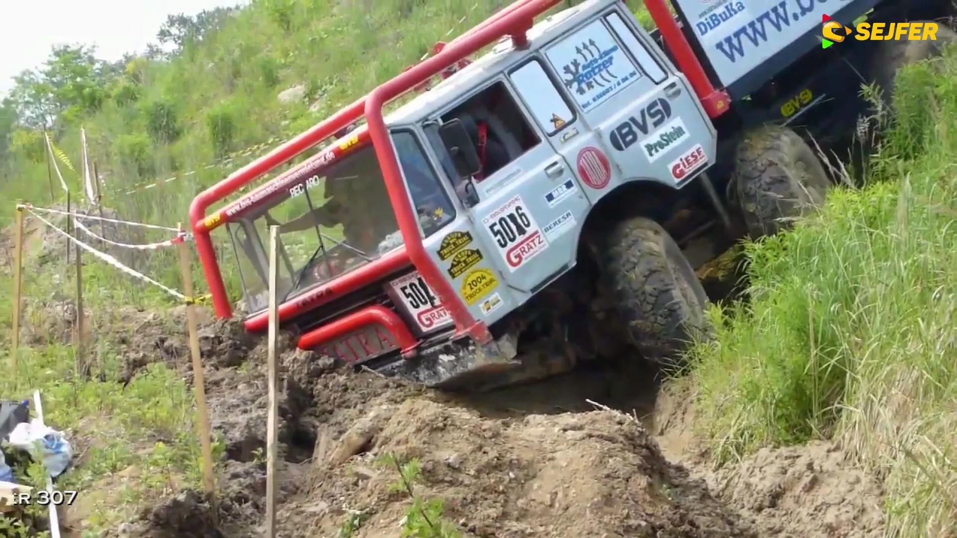太脱拉卡车越野