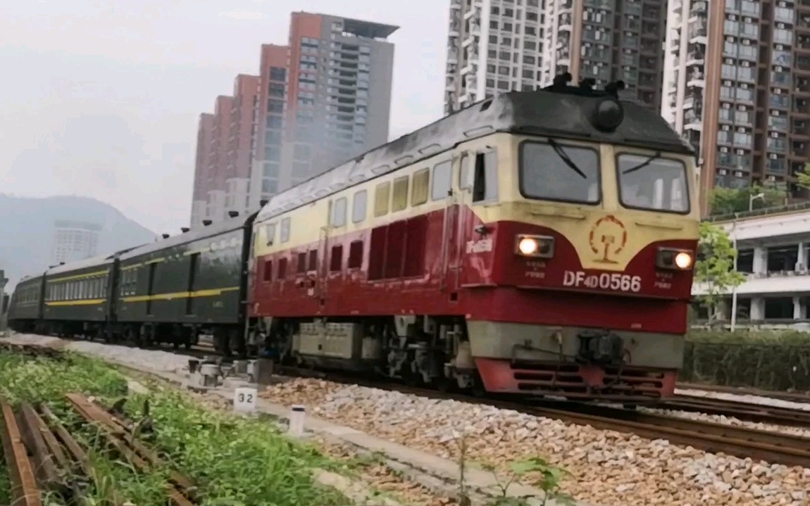 [中国铁路] df4d-0566 "老虎" 牵引全列刷绿25g出平南铁路深圳西站 k