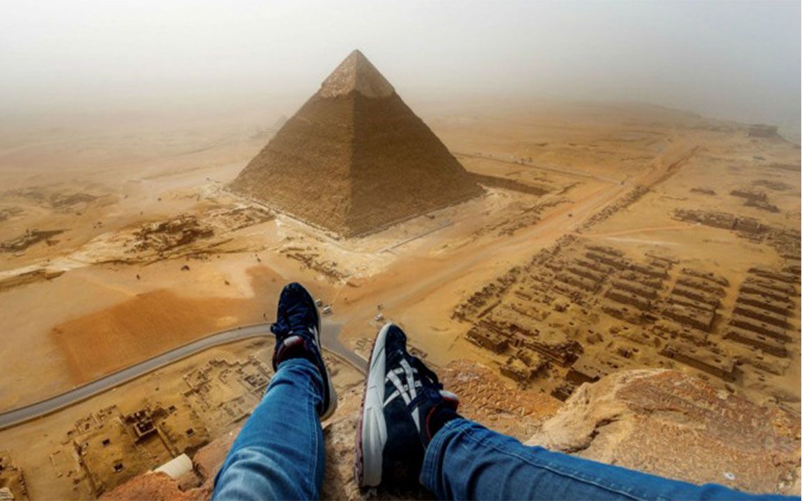 为何爬金字塔的人很多都死了?外国小哥亲自爬上金字塔顶解开谜团