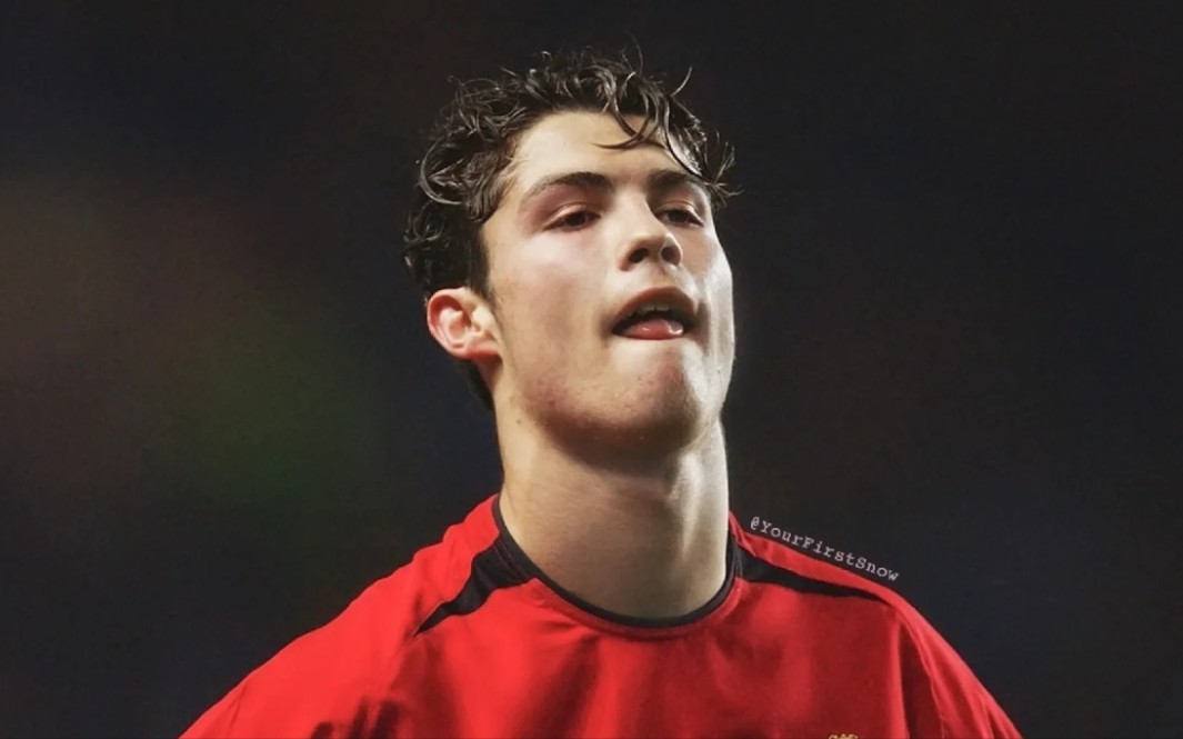 《奶凶奶凶的曼联小小罗》