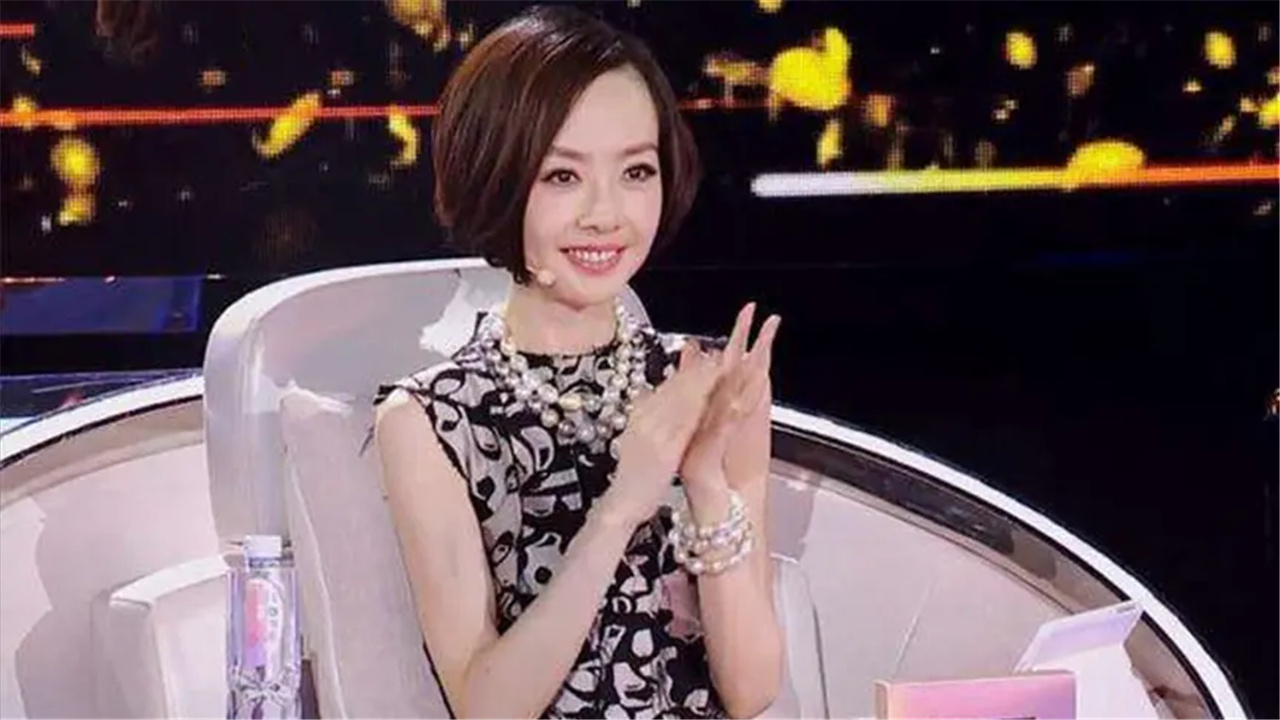鲁豫超尴尬瞬间被洪金宝熊抱顿时手足无措,韩红直接让她闭嘴