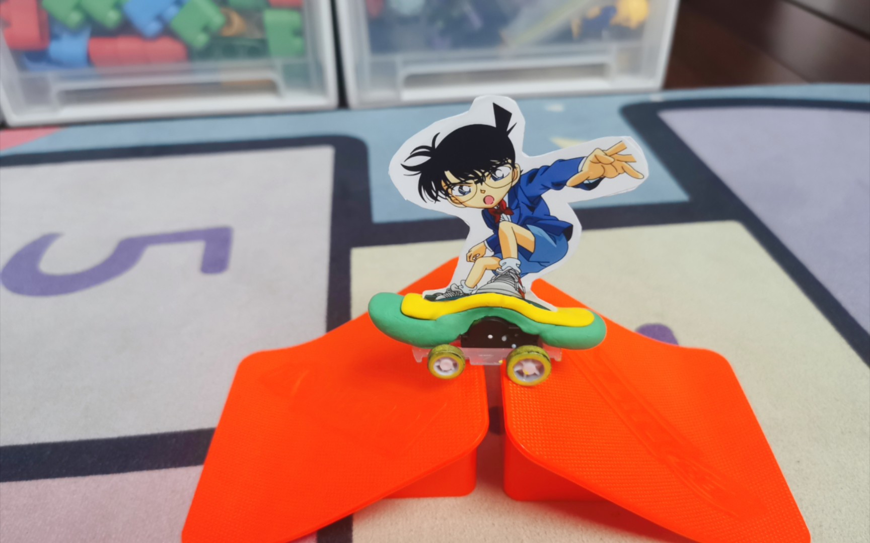 【简单手工】把回力车改造成了柯南的滑板,感受到了柯学的力量